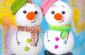 Read more about the article Free Crochet Snowman Keychain Pattern