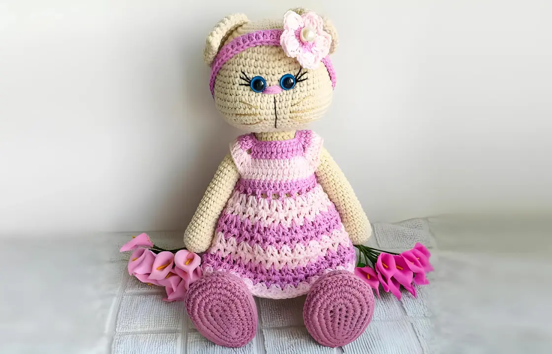 You are currently viewing Amigurumi Crochet Cat Lily Pattern