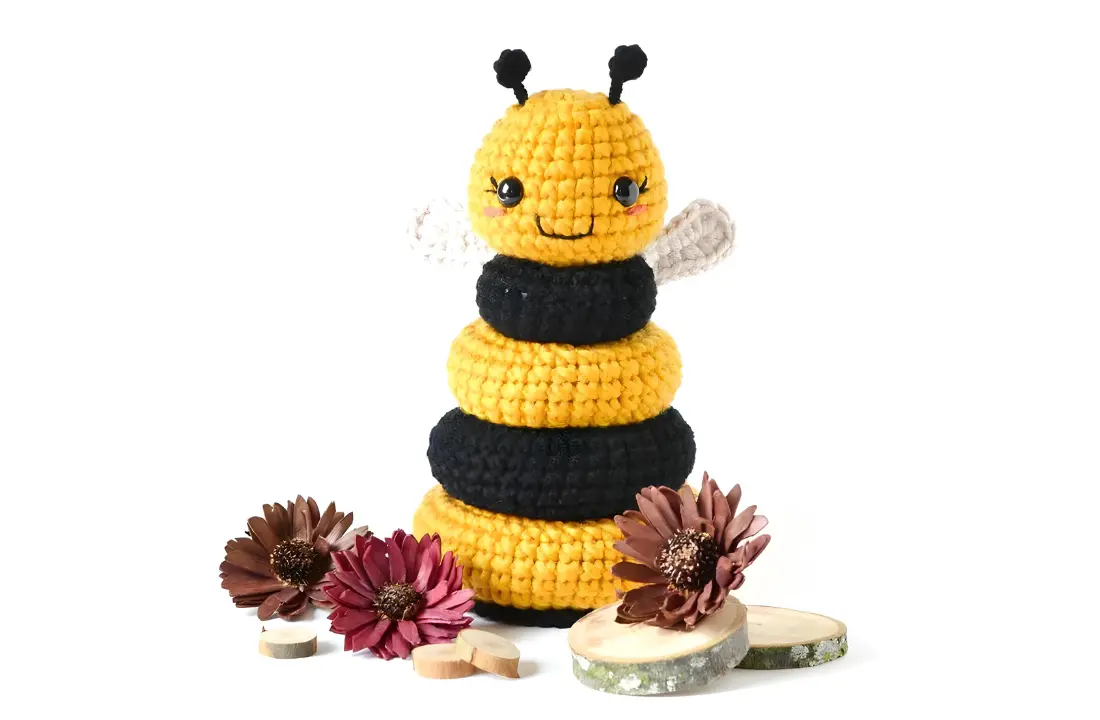 You are currently viewing Bee-stacking toy free crochet pattern