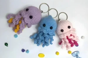 Read more about the article Crochet Pattern Tutorial: Amigurumi Jellyfish Keychain – Free Crochet Pattern
