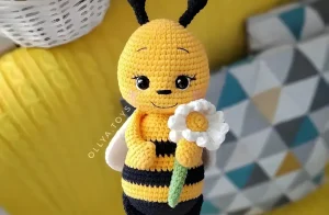 Read more about the article Free amigurumi honey bee pattern