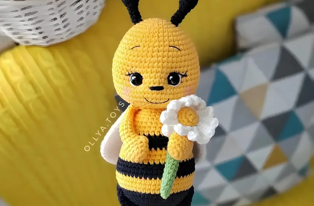 You are currently viewing Free amigurumi honey bee pattern