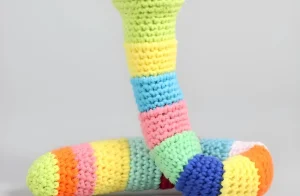 Read more about the article Worm amigurumi free pattern