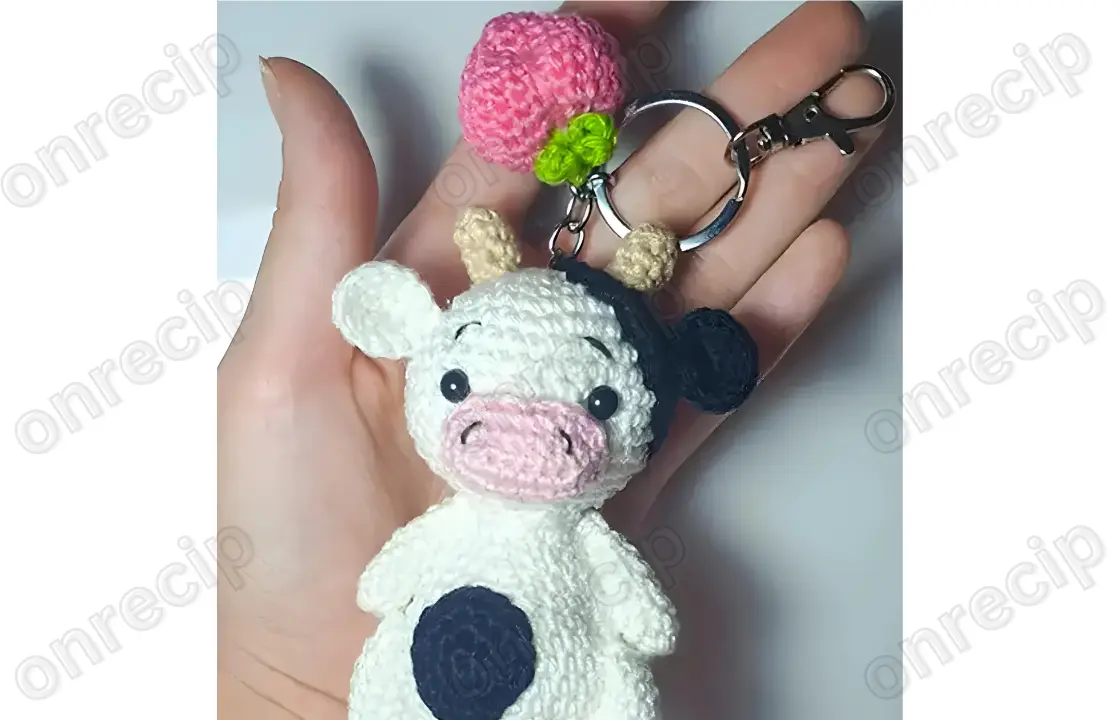 You are currently viewing Amigurumi Cow Keychain Free Pattern
