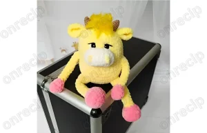 Read more about the article Amigurumi Yellow Bull Free Pattern