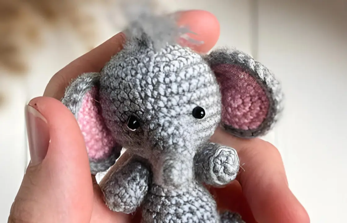 You are currently viewing Crochet Elephant Keychain Free Pattern