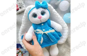 Read more about the article Free amigurumi plush bunny in a dress pattern