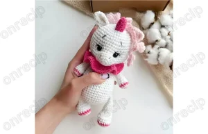 Read more about the article Free amigurumi unicorn in the palm pattern