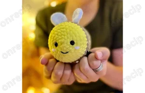 Read more about the article Amigurumi free plush bee crochet pattern