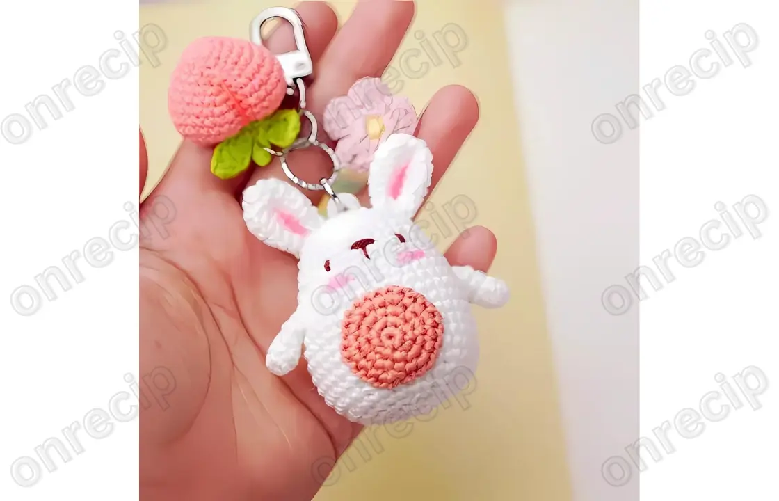 You are currently viewing Free amigurumi keychain bunny pattern