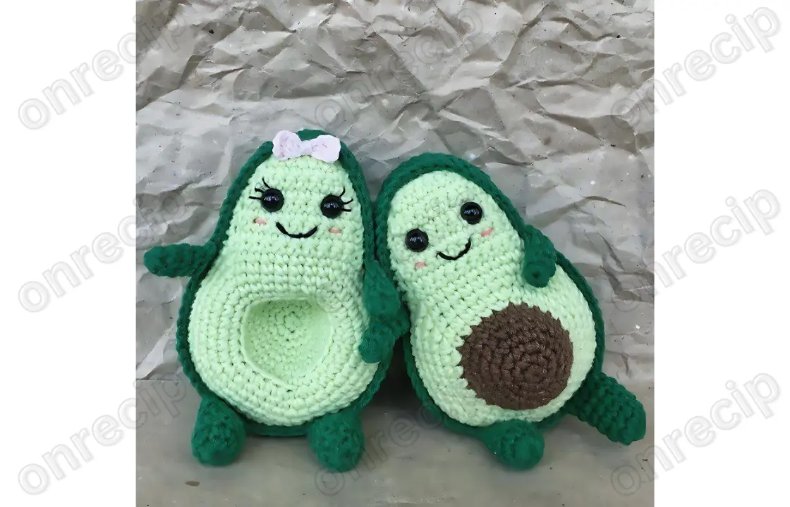 You are currently viewing Free Crocheted Avocado Fruit Amigurumi Pattern