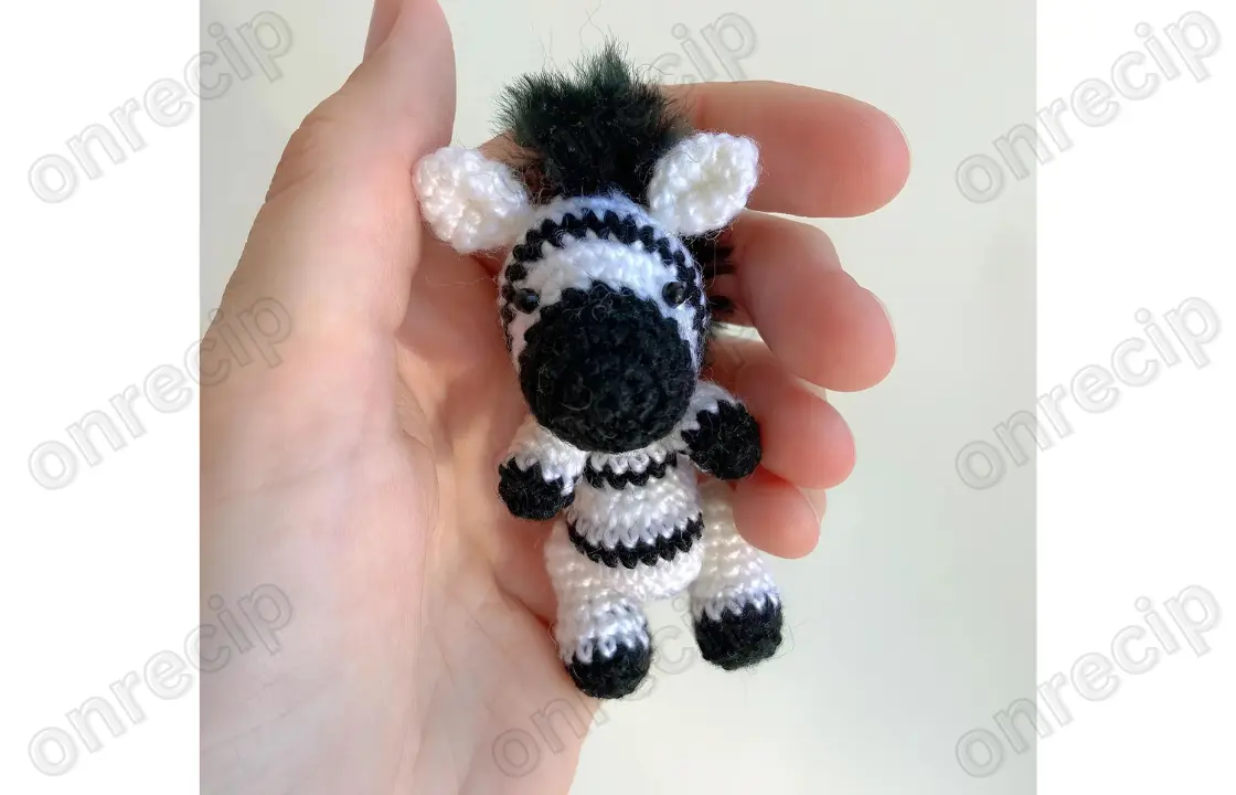 You are currently viewing Free Adorable Little Zebra amigurumi crochet pattern