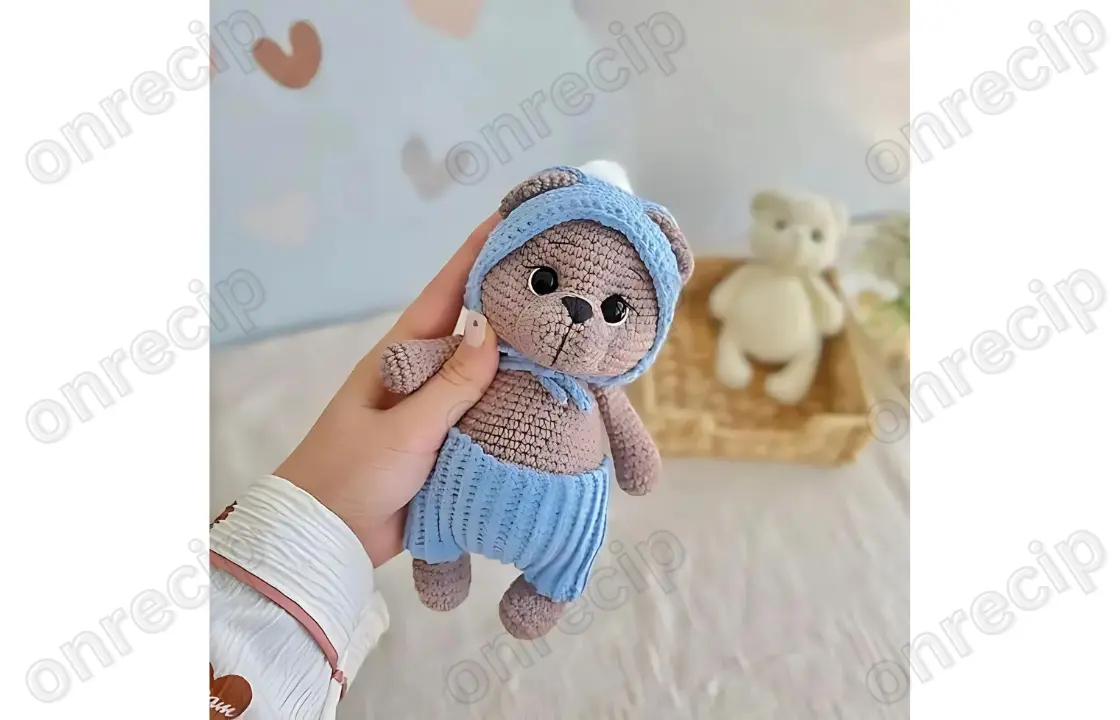 You are currently viewing Free amigurumi bear in a hat crochet pattern