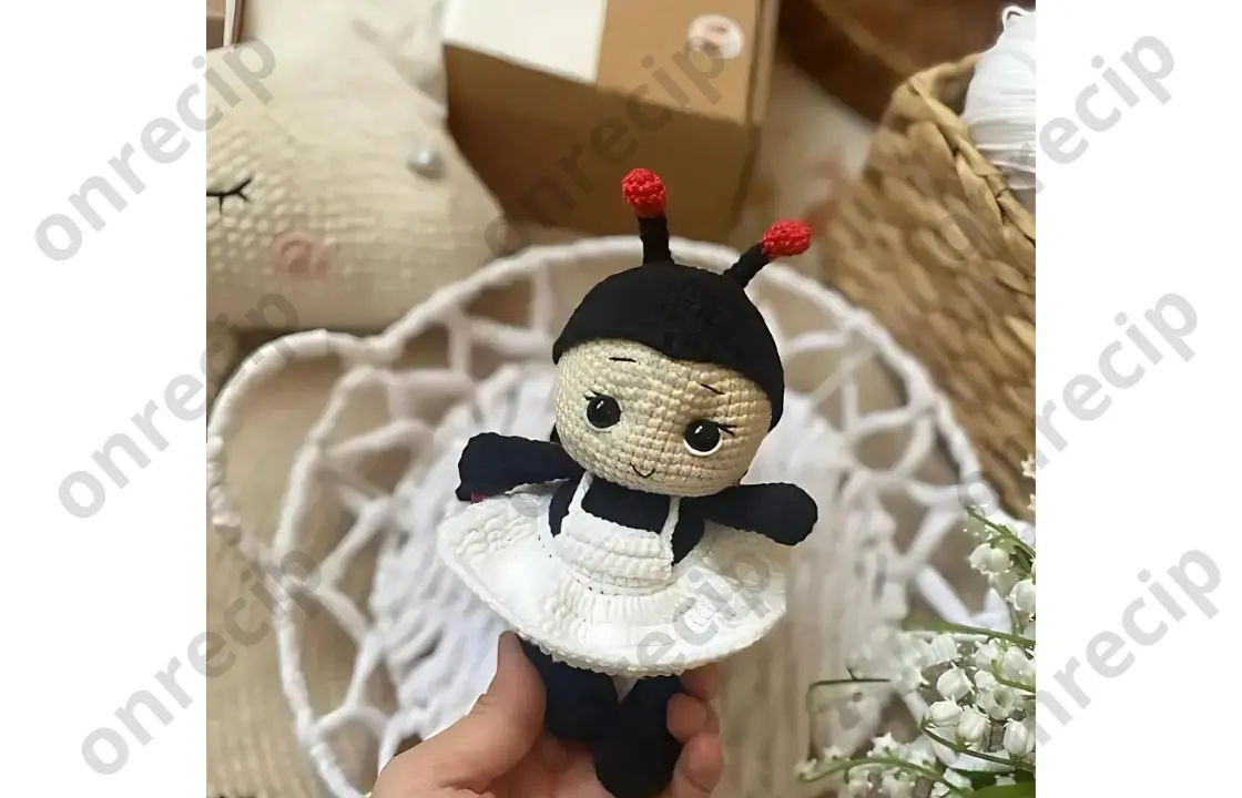 You are currently viewing Free amigurumi ladybug crochet pattern