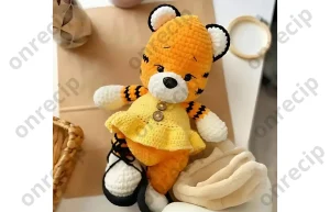 Read more about the article Free crochet pattern tiger cub in a dress amigurumi